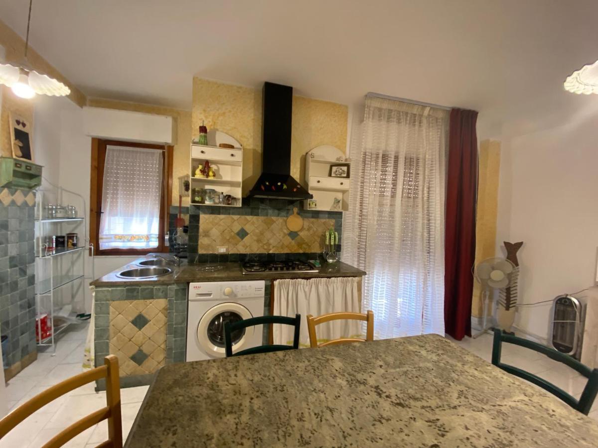A Casa Di Glo' Apartment Porto Torres Exterior photo
